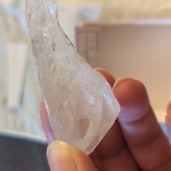 Raw quartz crystal - Picture 2 of 3